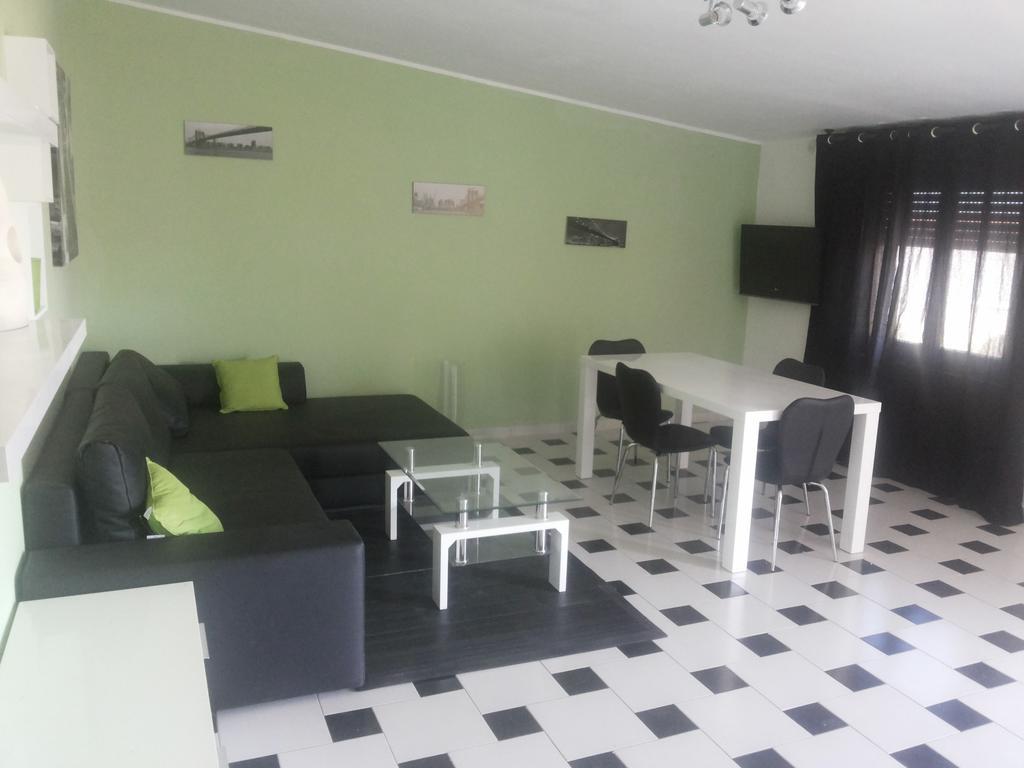 De Amicis Apartment Кальяри Номер фото