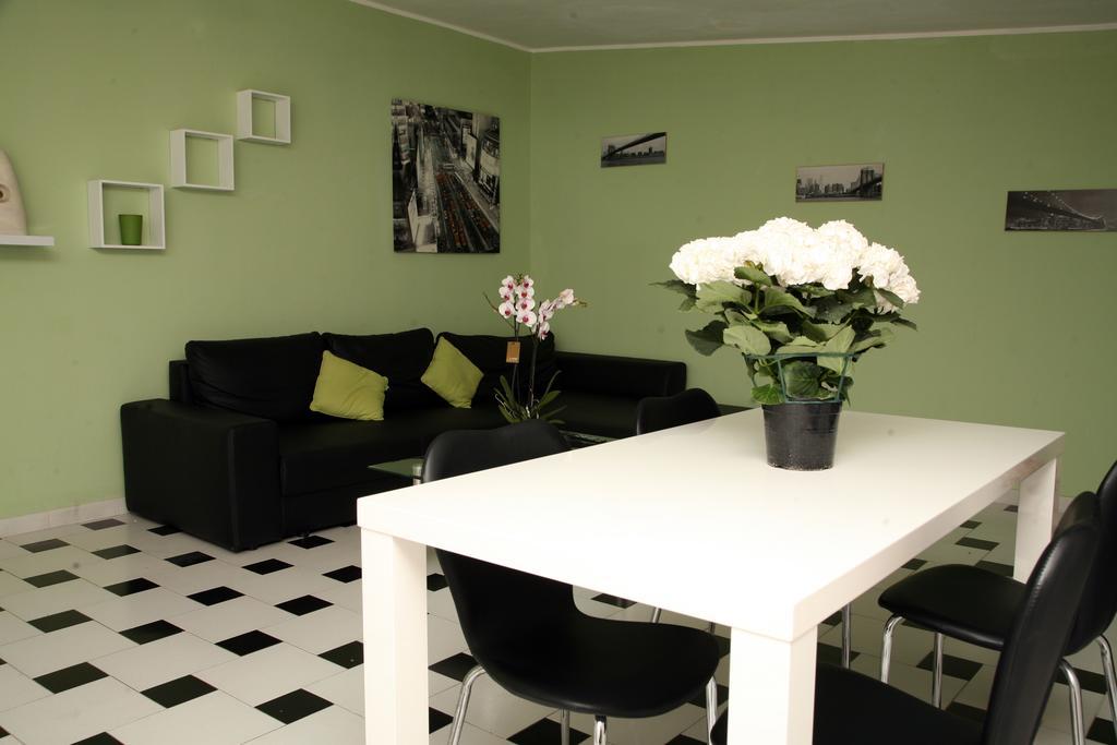 De Amicis Apartment Кальяри Номер фото