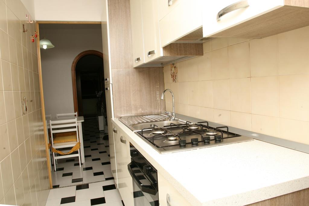 De Amicis Apartment Кальяри Номер фото