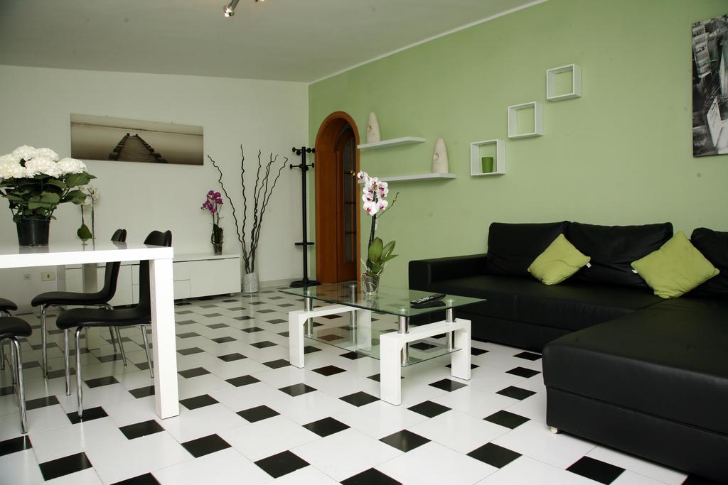 De Amicis Apartment Кальяри Номер фото